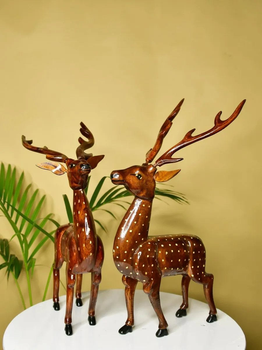 Artisan Wooden Deer Set: Exquisite Home Decor