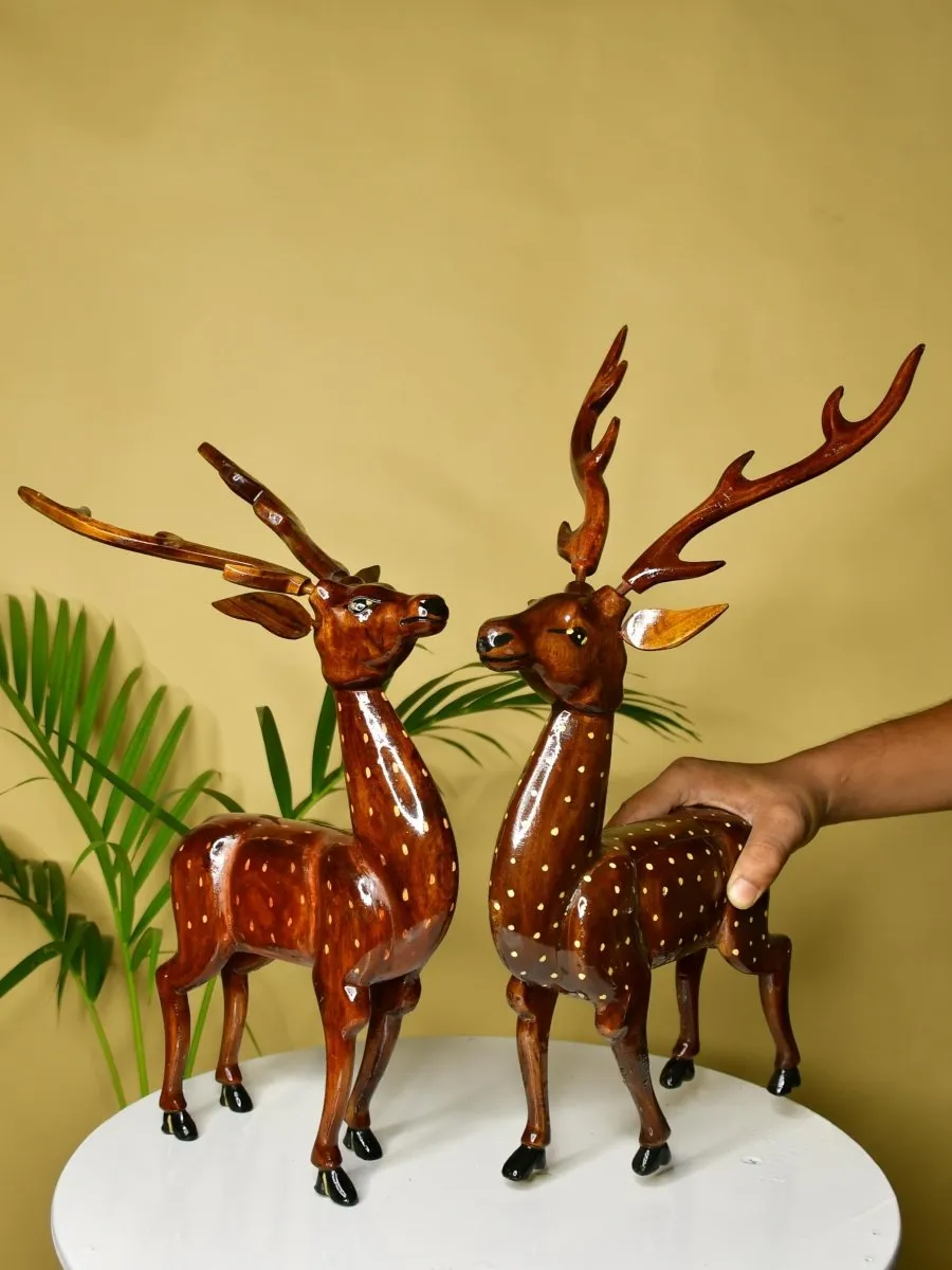 Artisan Wooden Deer Set: Exquisite Home Decor