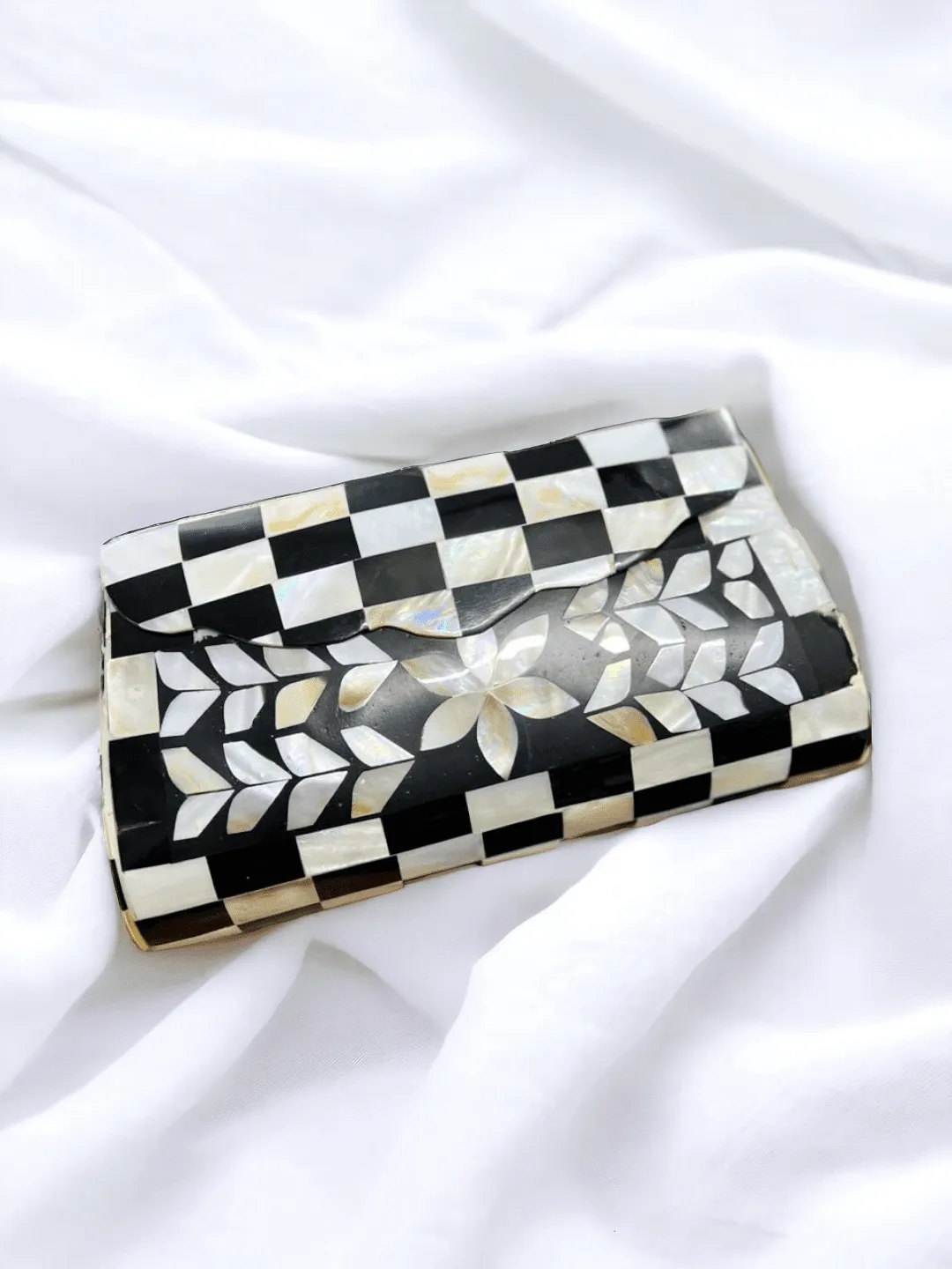 Checkerboard Pattern Clutch