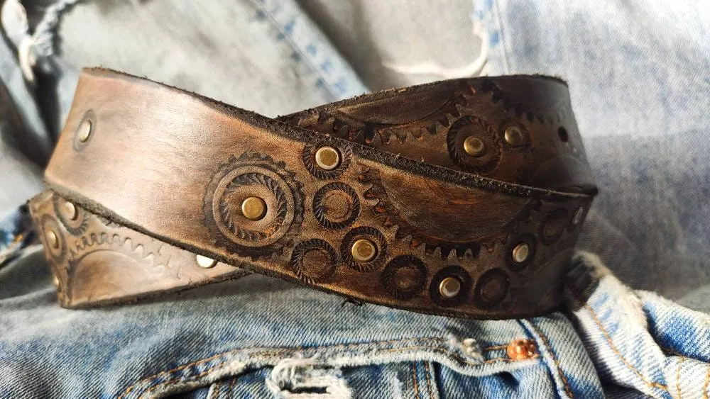 Handmade Leather Belt - Steampunk Style with Gears - 4.2 cm Wide - Brown with Silver & Brass Accents - Perfect for Bikers