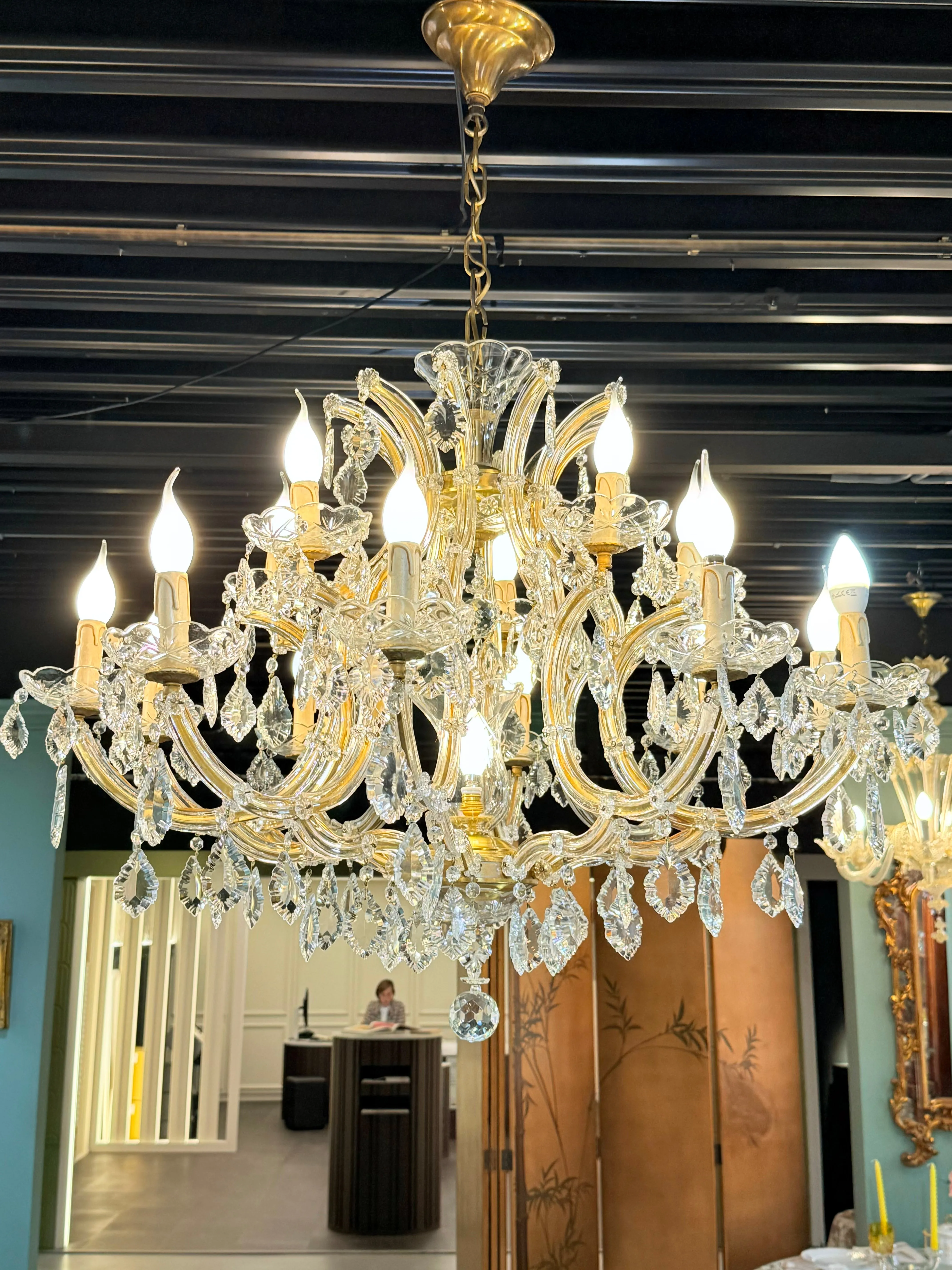 Opulent Maria Theresa Chandelier 16 arm Cristal