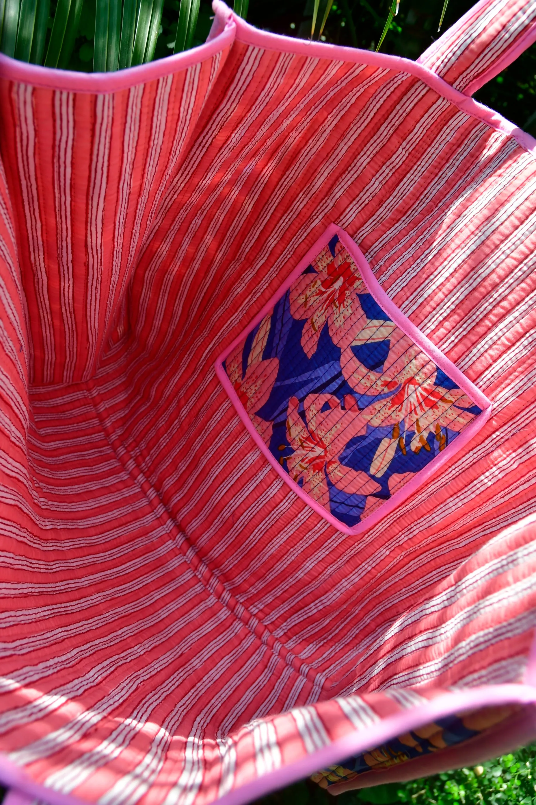 Pink Lily Tote Bag: Hand-Blocked Summer Comfort